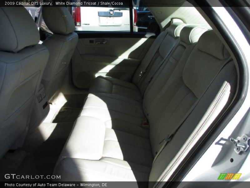 White Diamond Tricoat / Shale/Cocoa 2009 Cadillac DTS Luxury