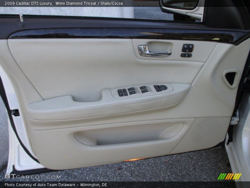 White Diamond Tricoat / Shale/Cocoa 2009 Cadillac DTS Luxury