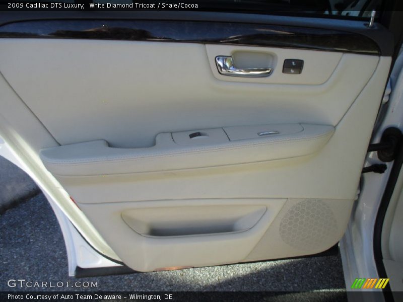 White Diamond Tricoat / Shale/Cocoa 2009 Cadillac DTS Luxury