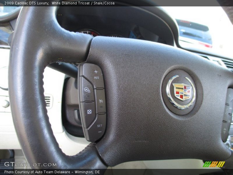White Diamond Tricoat / Shale/Cocoa 2009 Cadillac DTS Luxury