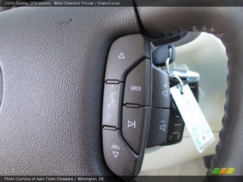 White Diamond Tricoat / Shale/Cocoa 2009 Cadillac DTS Luxury