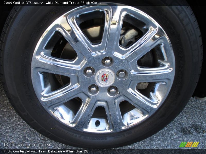 White Diamond Tricoat / Shale/Cocoa 2009 Cadillac DTS Luxury