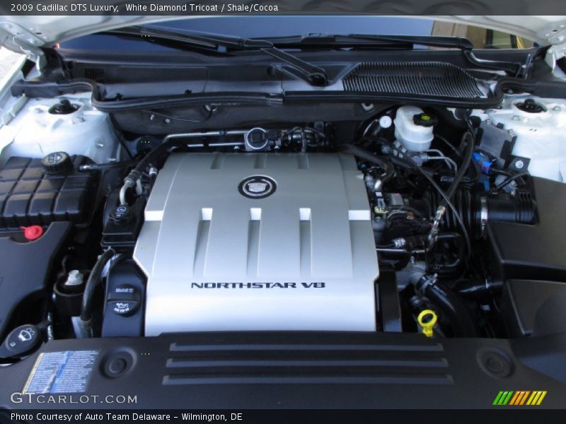 White Diamond Tricoat / Shale/Cocoa 2009 Cadillac DTS Luxury