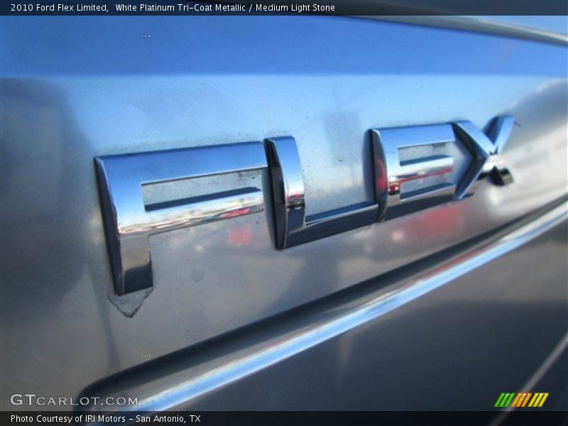 White Platinum Tri-Coat Metallic / Medium Light Stone 2010 Ford Flex Limited