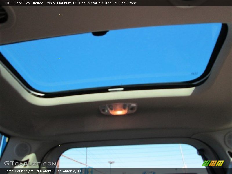 White Platinum Tri-Coat Metallic / Medium Light Stone 2010 Ford Flex Limited