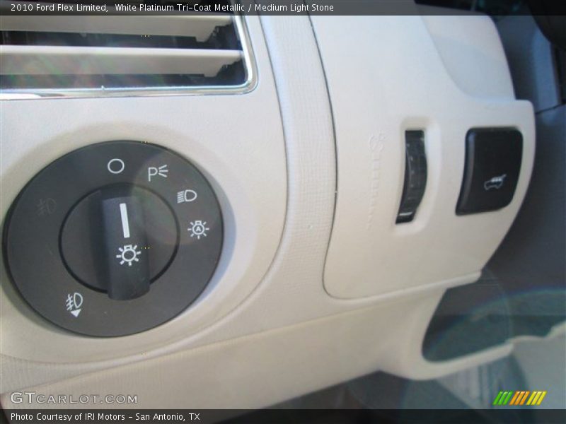 White Platinum Tri-Coat Metallic / Medium Light Stone 2010 Ford Flex Limited