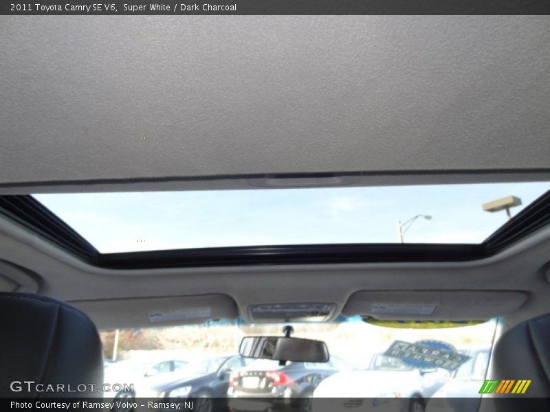 Super White / Dark Charcoal 2011 Toyota Camry SE V6