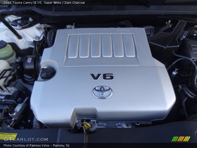 Super White / Dark Charcoal 2011 Toyota Camry SE V6