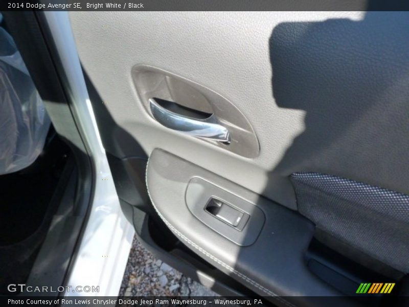 Bright White / Black 2014 Dodge Avenger SE