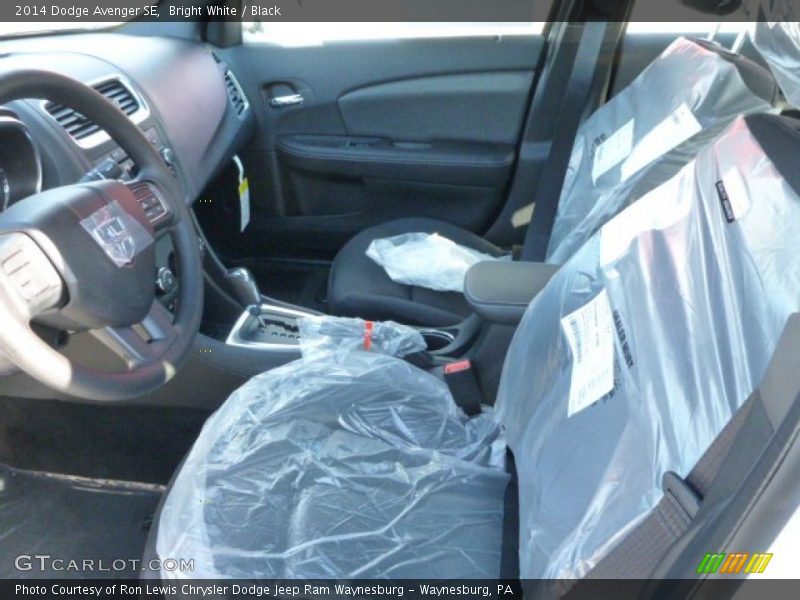 Bright White / Black 2014 Dodge Avenger SE