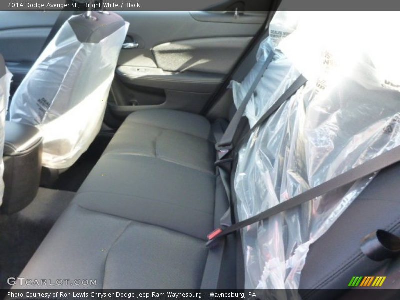 Bright White / Black 2014 Dodge Avenger SE