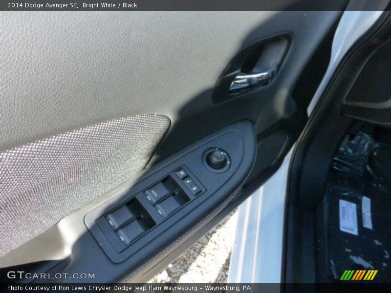 Bright White / Black 2014 Dodge Avenger SE