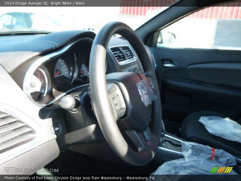 Bright White / Black 2014 Dodge Avenger SE