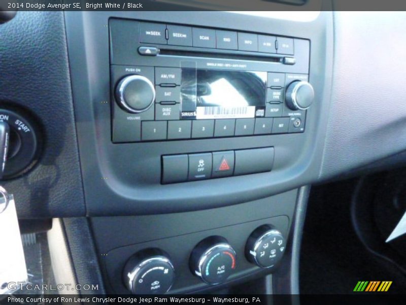 Bright White / Black 2014 Dodge Avenger SE