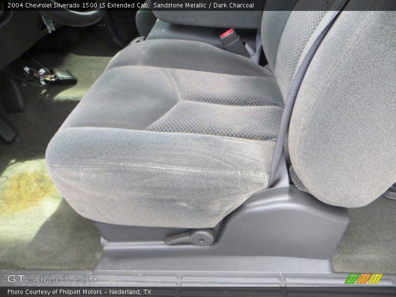 Sandstone Metallic / Dark Charcoal 2004 Chevrolet Silverado 1500 LS Extended Cab