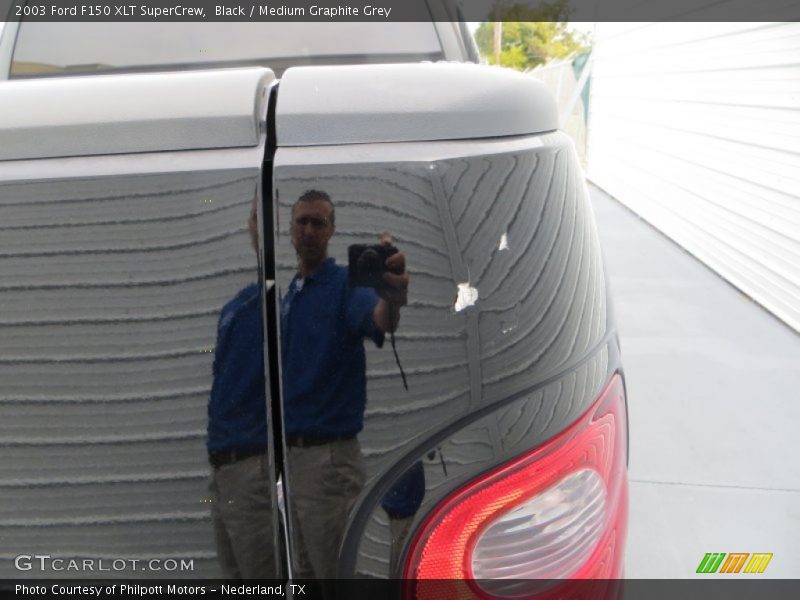 Black / Medium Graphite Grey 2003 Ford F150 XLT SuperCrew