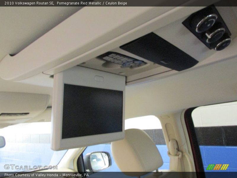 Pomegranate Red Metallic / Ceylon Beige 2010 Volkswagen Routan SE