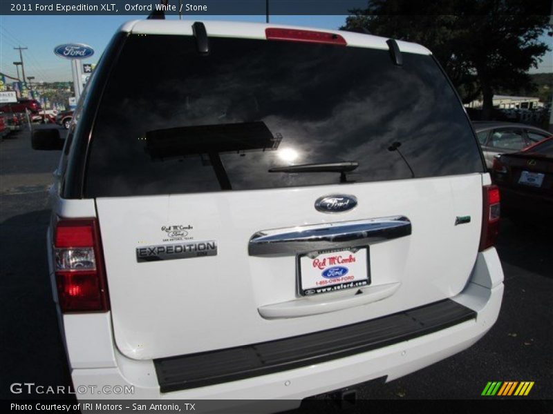 Oxford White / Stone 2011 Ford Expedition XLT