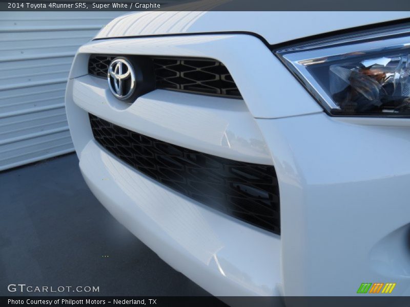 Super White / Graphite 2014 Toyota 4Runner SR5
