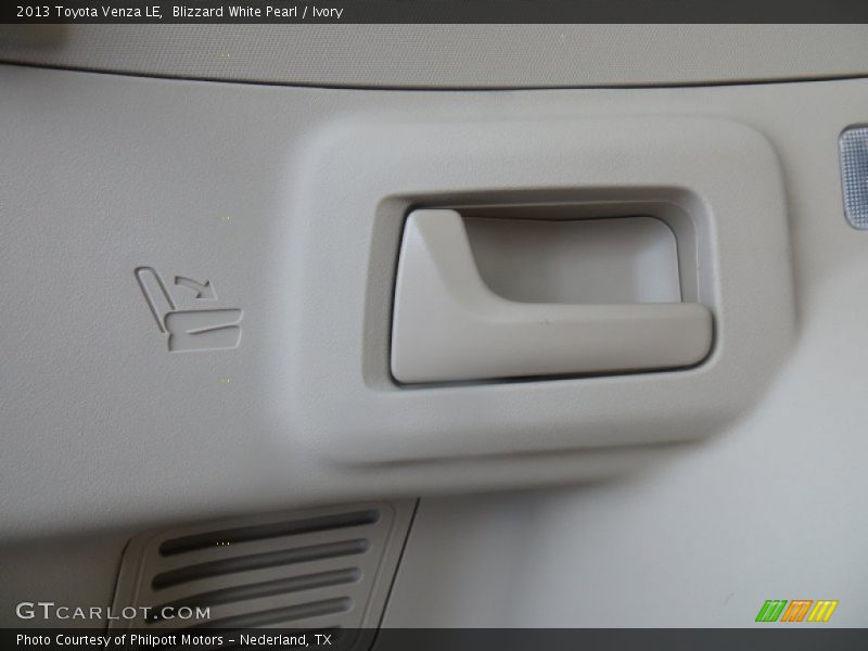 Blizzard White Pearl / Ivory 2013 Toyota Venza LE