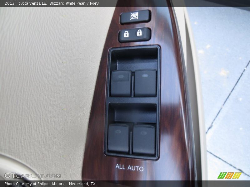 Blizzard White Pearl / Ivory 2013 Toyota Venza LE