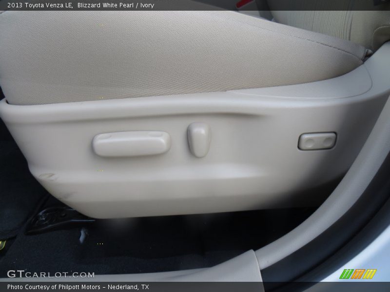 Blizzard White Pearl / Ivory 2013 Toyota Venza LE