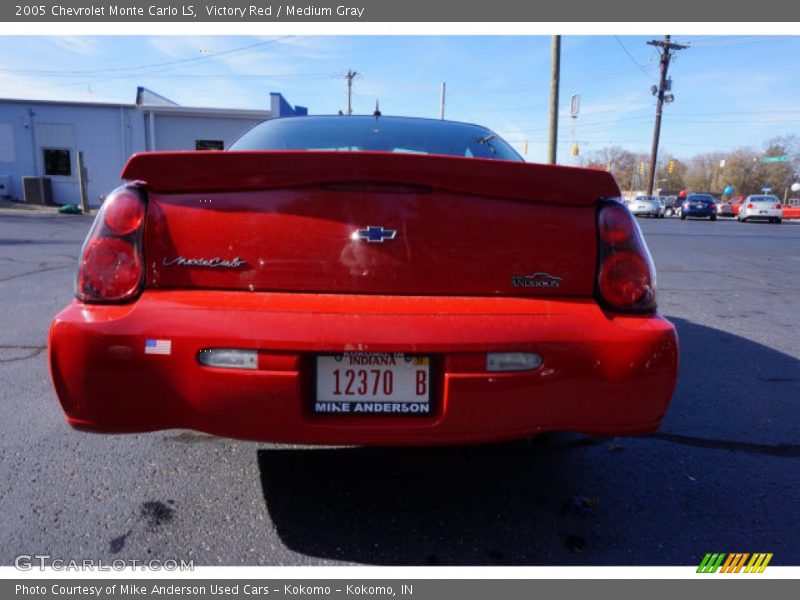 Victory Red / Medium Gray 2005 Chevrolet Monte Carlo LS