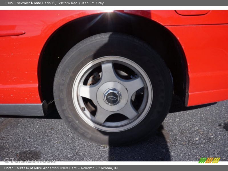 Victory Red / Medium Gray 2005 Chevrolet Monte Carlo LS