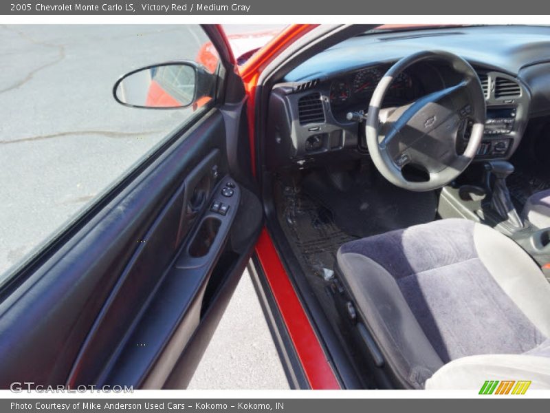 Victory Red / Medium Gray 2005 Chevrolet Monte Carlo LS