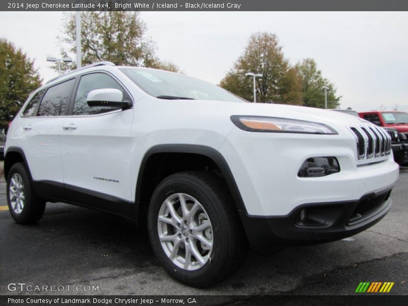Front 3/4 View of 2014 Cherokee Latitude 4x4