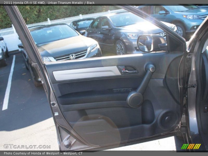 Urban Titanium Metallic / Black 2011 Honda CR-V SE 4WD