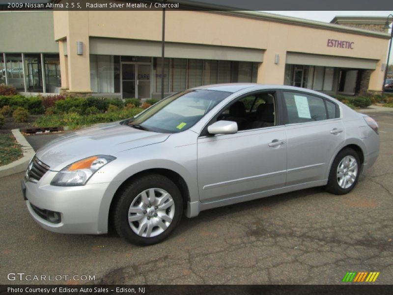 Radiant Silver Metallic / Charcoal 2009 Nissan Altima 2.5 S