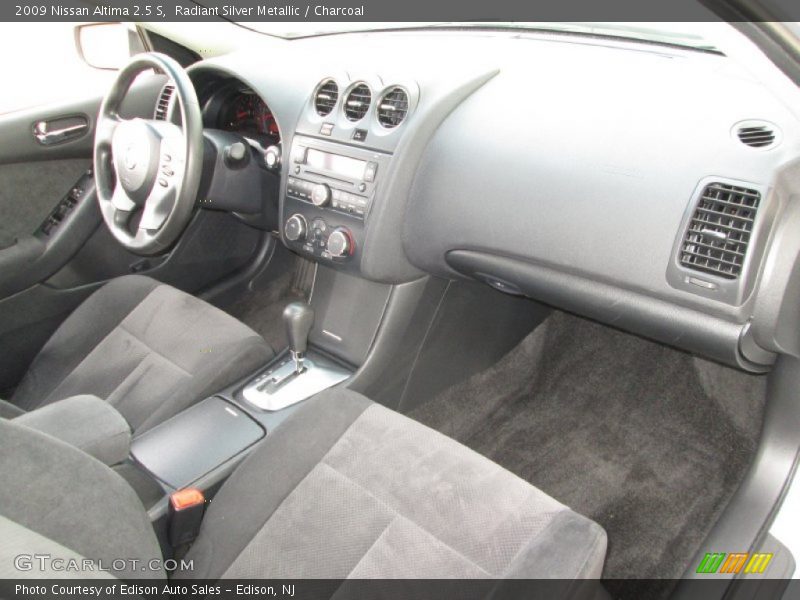 Radiant Silver Metallic / Charcoal 2009 Nissan Altima 2.5 S