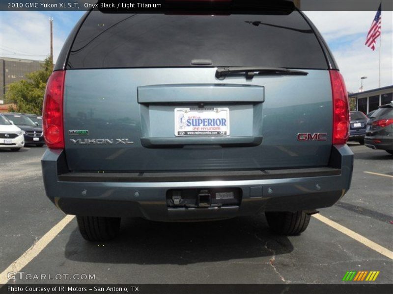 Onyx Black / Light Titanium 2010 GMC Yukon XL SLT
