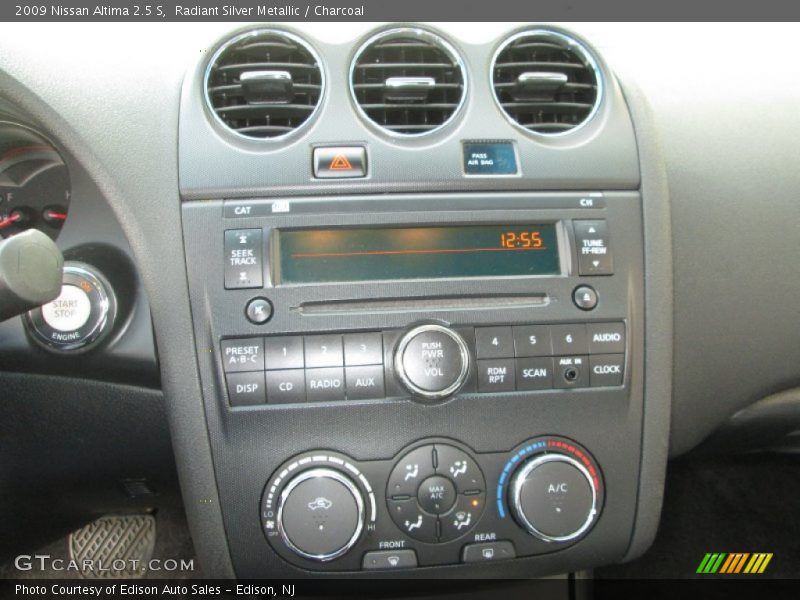Radiant Silver Metallic / Charcoal 2009 Nissan Altima 2.5 S
