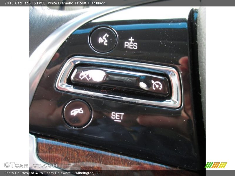 White Diamond Tricoat / Jet Black 2013 Cadillac XTS FWD