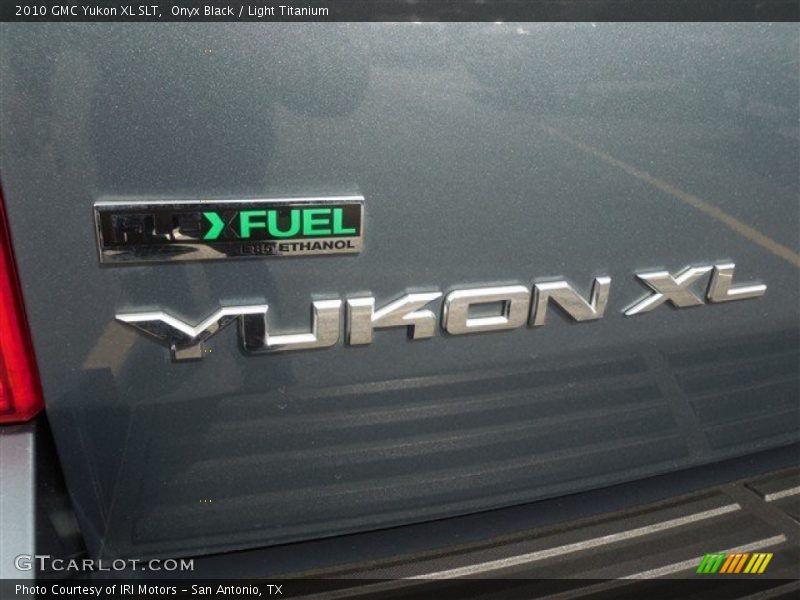 Onyx Black / Light Titanium 2010 GMC Yukon XL SLT