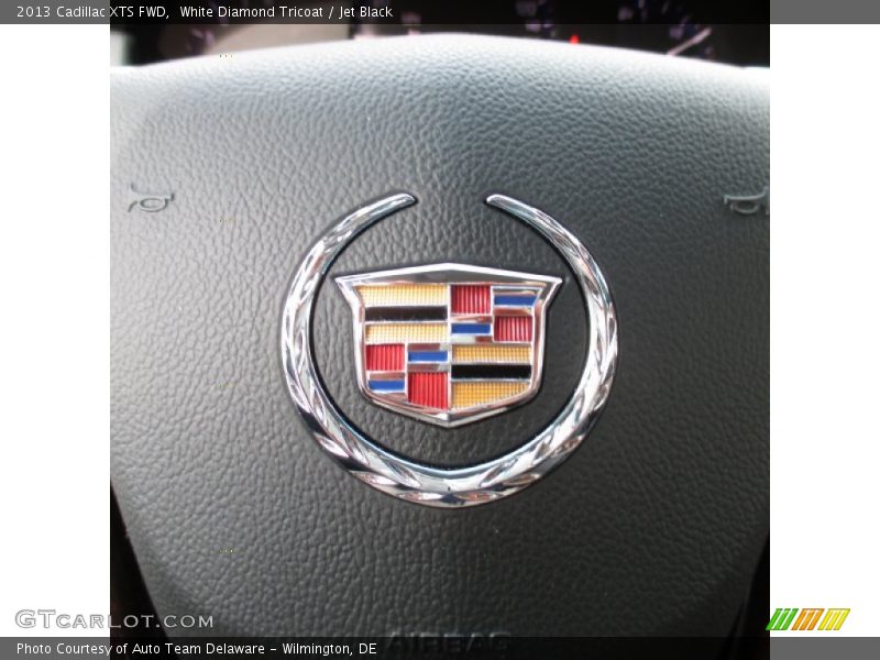 White Diamond Tricoat / Jet Black 2013 Cadillac XTS FWD