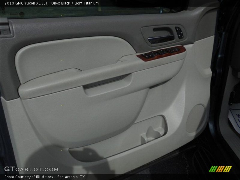 Onyx Black / Light Titanium 2010 GMC Yukon XL SLT