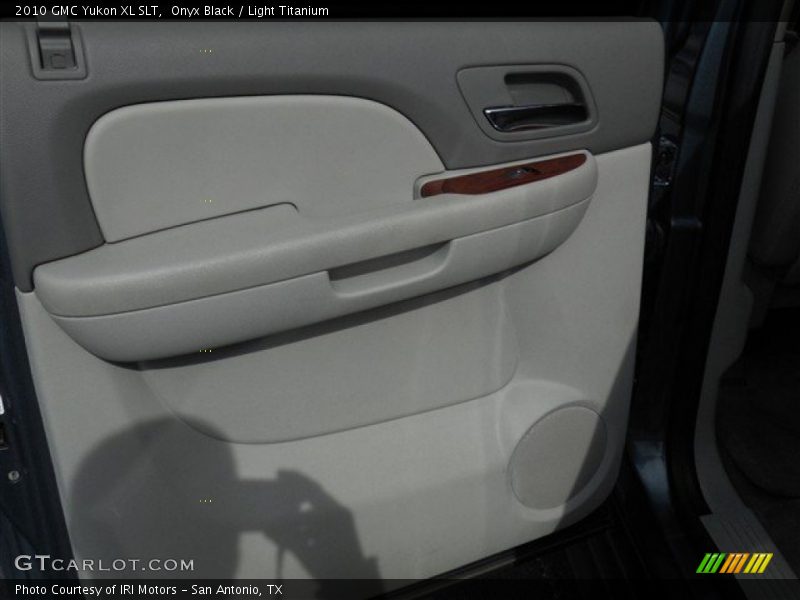 Onyx Black / Light Titanium 2010 GMC Yukon XL SLT