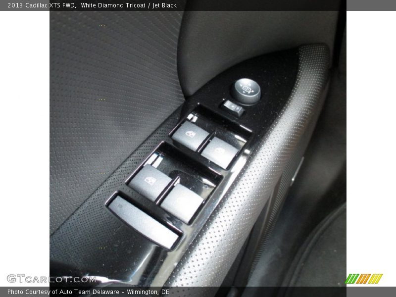 White Diamond Tricoat / Jet Black 2013 Cadillac XTS FWD