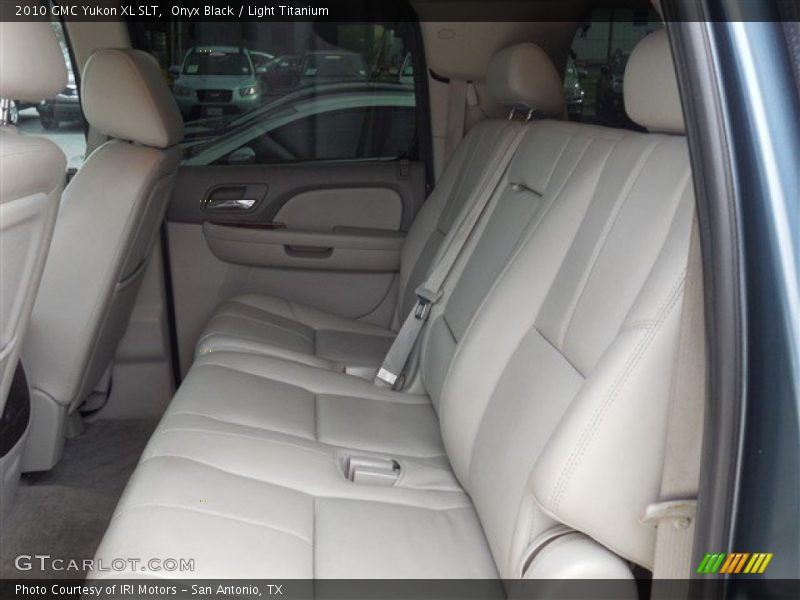 Onyx Black / Light Titanium 2010 GMC Yukon XL SLT