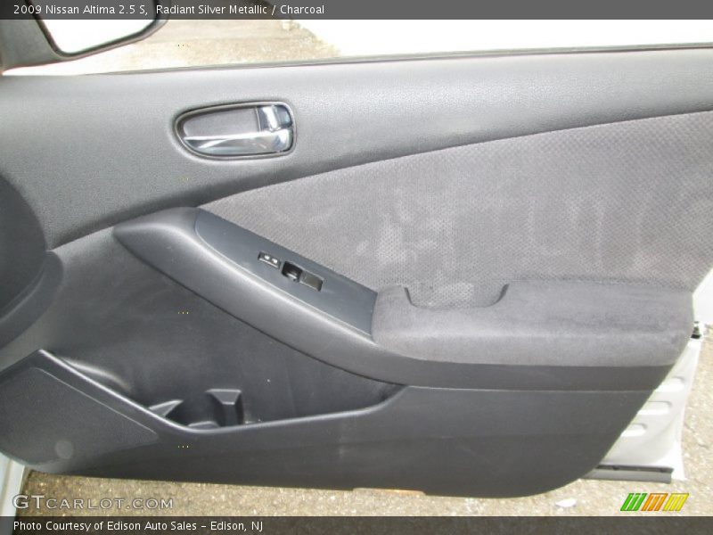 Radiant Silver Metallic / Charcoal 2009 Nissan Altima 2.5 S