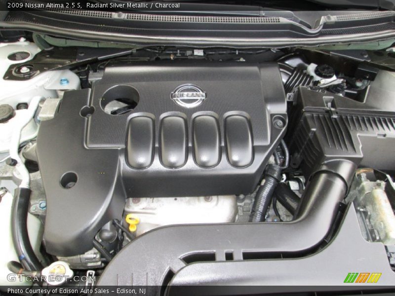 Radiant Silver Metallic / Charcoal 2009 Nissan Altima 2.5 S