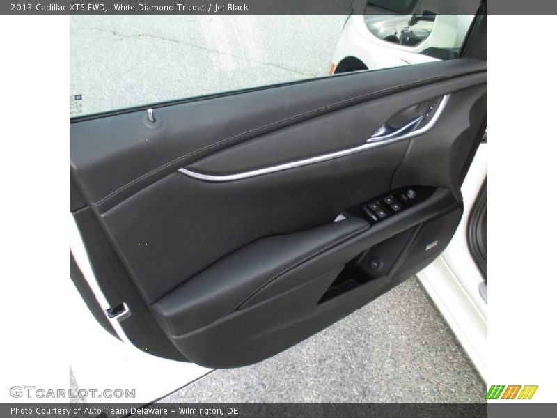 White Diamond Tricoat / Jet Black 2013 Cadillac XTS FWD