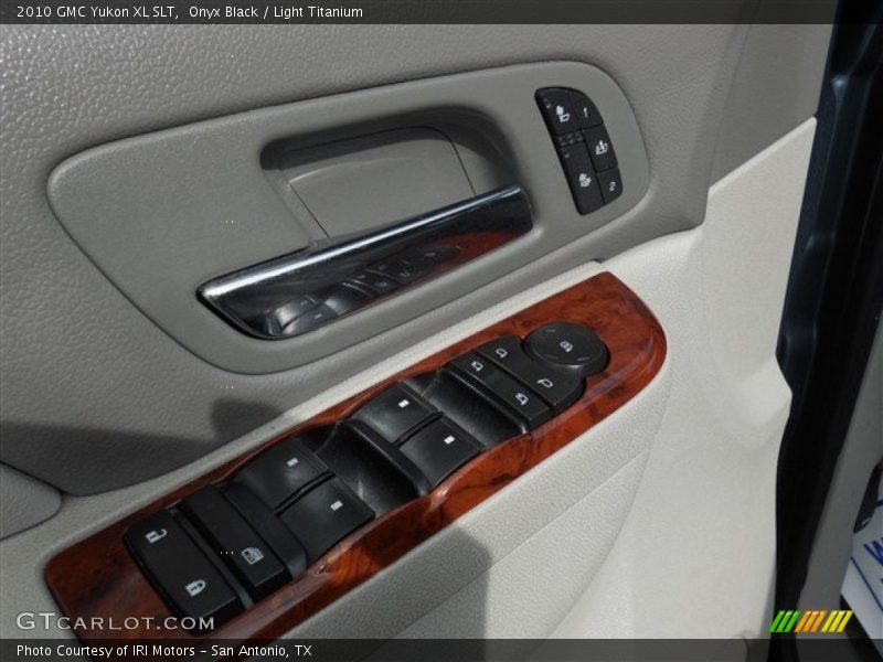 Onyx Black / Light Titanium 2010 GMC Yukon XL SLT