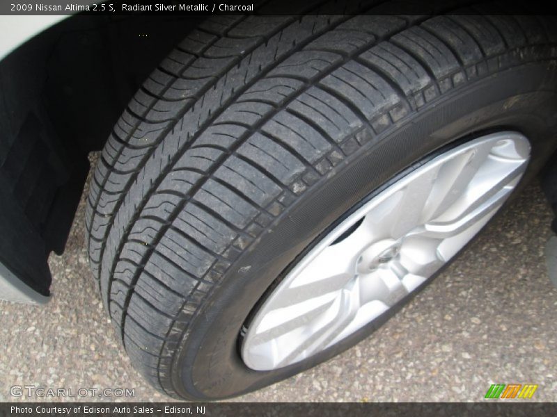 Radiant Silver Metallic / Charcoal 2009 Nissan Altima 2.5 S