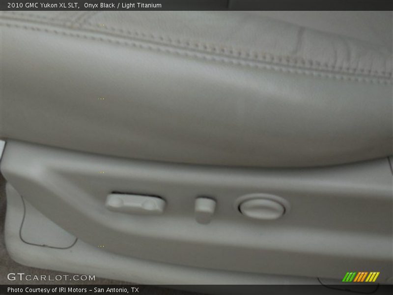Onyx Black / Light Titanium 2010 GMC Yukon XL SLT