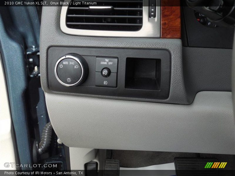 Onyx Black / Light Titanium 2010 GMC Yukon XL SLT