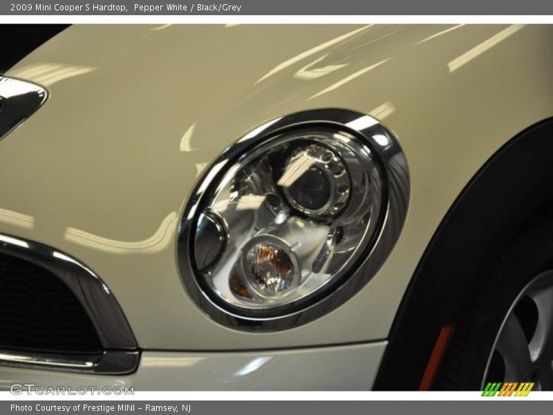Pepper White / Black/Grey 2009 Mini Cooper S Hardtop